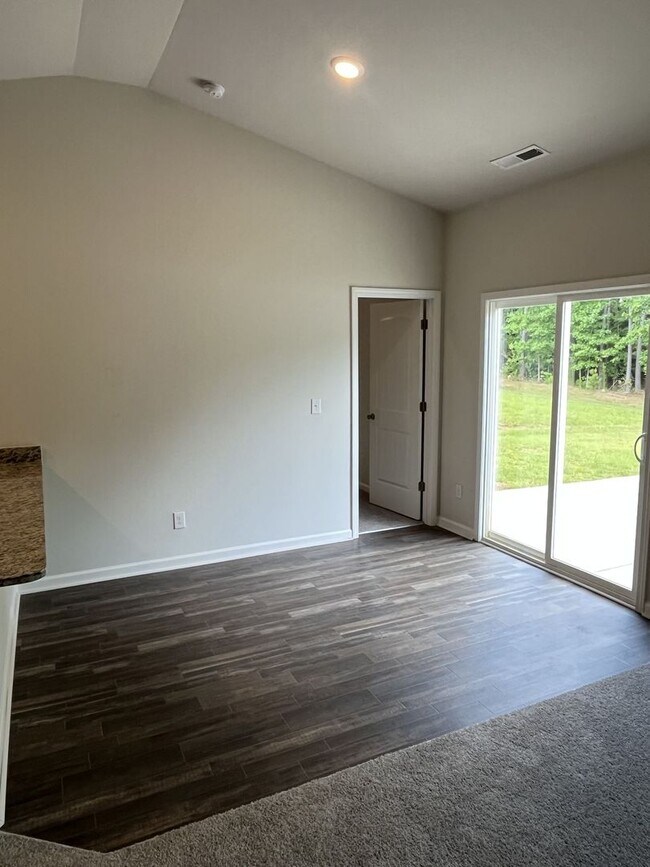 Building Photo - Newer 3 Bed Ranch home in East Charlotte