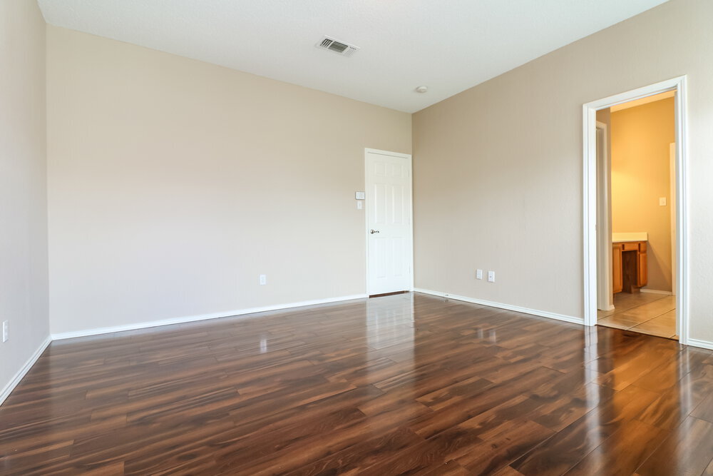 Building Photo - 6705 W Lynn Creek Dr