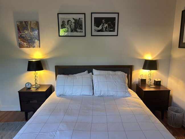 master bedrooom - 618 N La Jolla Ave
