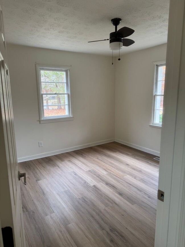 Building Photo - Cute ranch layout 3 bedroom 1 bath home in Hiram!