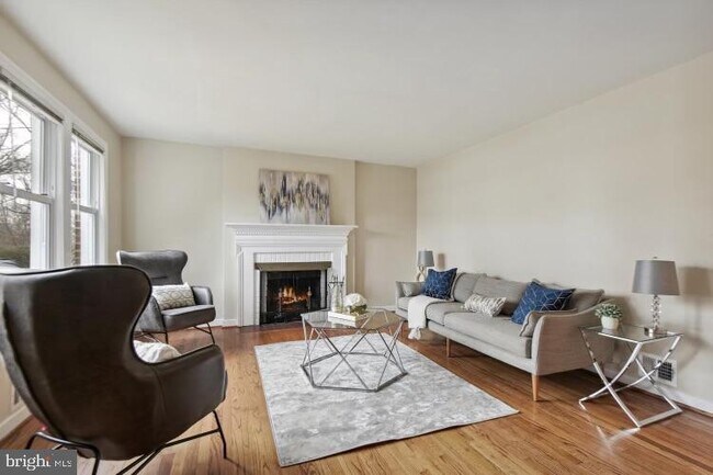 Primary Photo - 2129 N Troy St