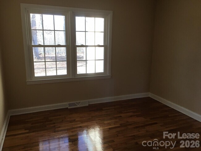 Building Photo - 445 Bess Town Rd