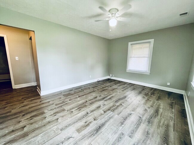 Building Photo - 4417 Sunset Ave