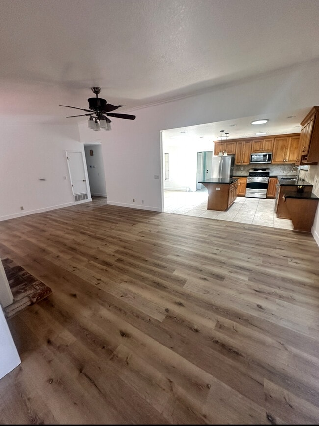 Building Photo - 1701 Ventura Way