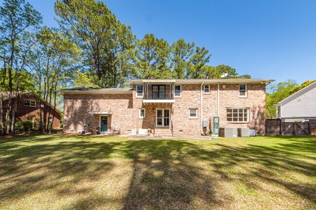 Building Photo - 4 Bedroom 2.5 Bath House in Montclair - We...