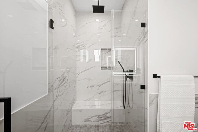 Building Photo - 2015 1/2-1951 Preuss Rd