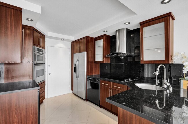 Building Photo - 1351 NE Miami Gardens Dr