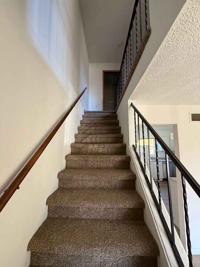 Building Photo - 6668 Fairway Cir