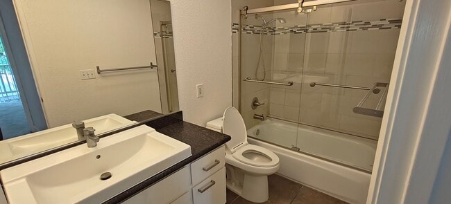 Building Photo - Modern 1BR/1BA Condo Available Now