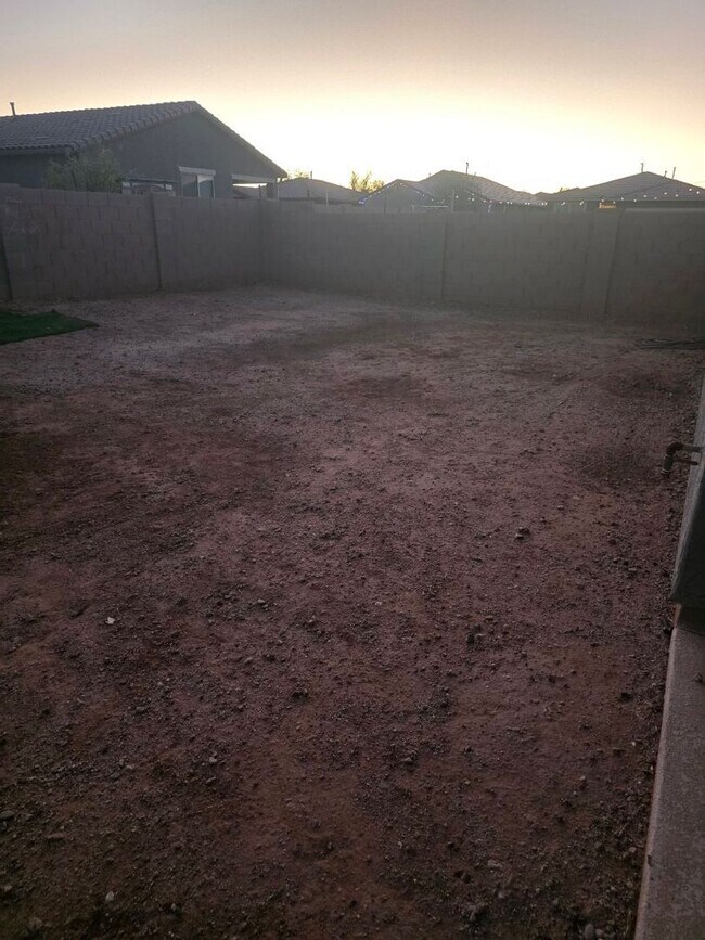 Building Photo - Great family home in Red Rock