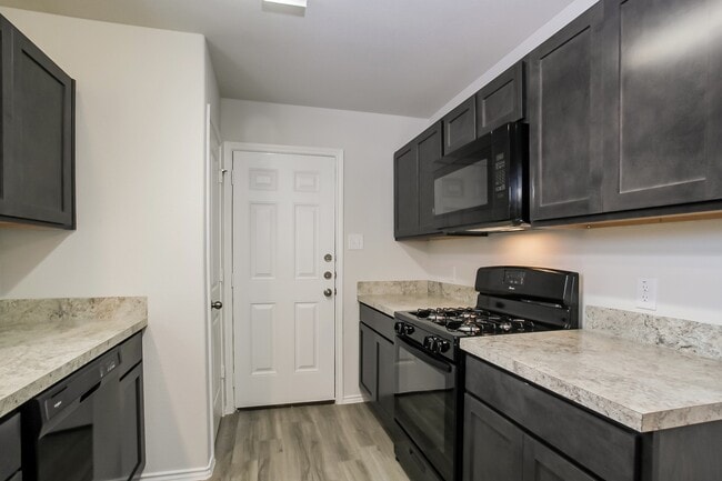 Building Photo - 8719 J C Oaks Cir