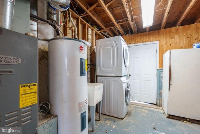 Building Photo - 150 Fairway Rd