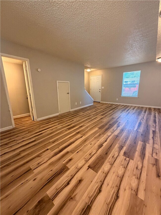 Building Photo - 506 N Betty Jo Dr