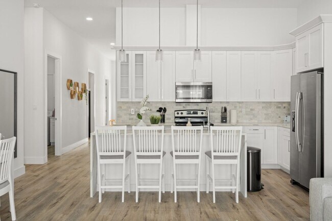 Building Photo - Gorgeous New Constriction House in Tampa - B