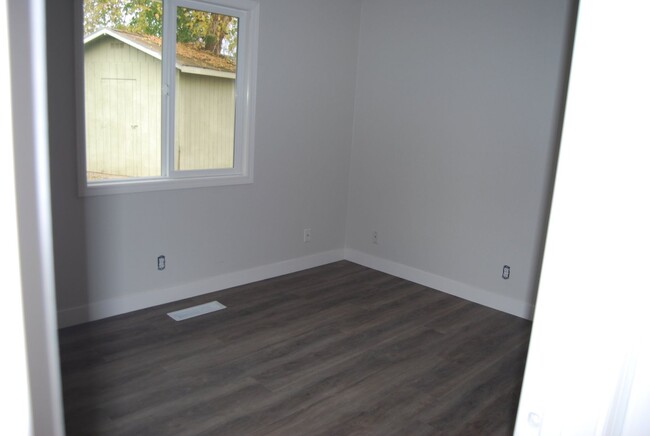 Building Photo - 3 Bedroom Home Coming Soon McMinnville OR