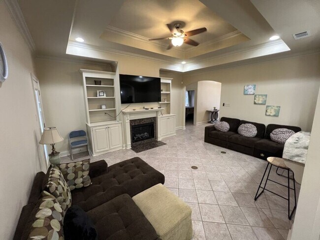 Building Photo - Beautifully Furnished 4-Bedroom Home in Zachary's Audubon Lakes!