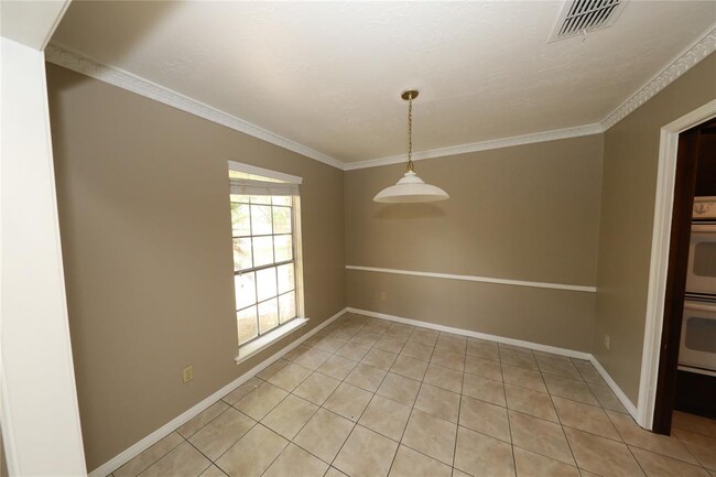 Building Photo - 9230 Stroud Dr