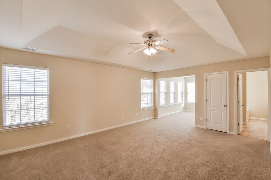 Building Photo - 1061 Southwood Dr