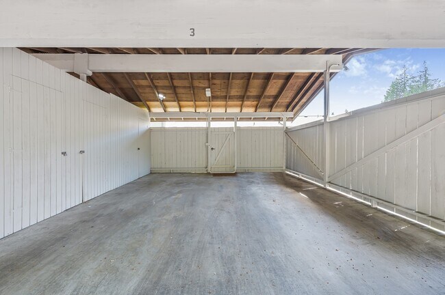 Building Photo - 17050 Northup Way