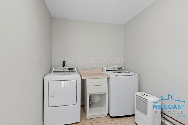 Building Photo - 472 Ginger Dr