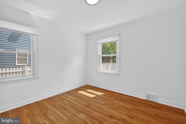 Building Photo - 5831 33rd Ave