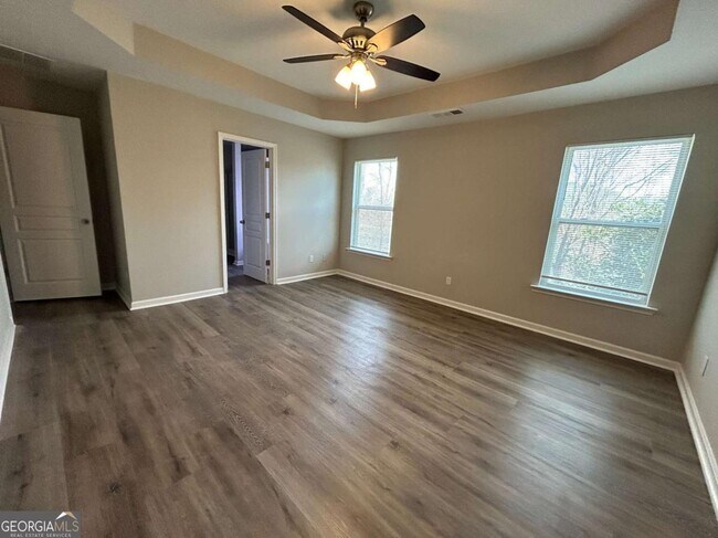 Building Photo - 118 Hidden Lake Cir