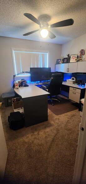 Office or 3rd bedroom - 1393 Coventry Ave