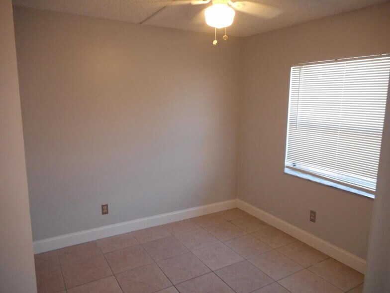 Building Photo - 10346 NW 11th St