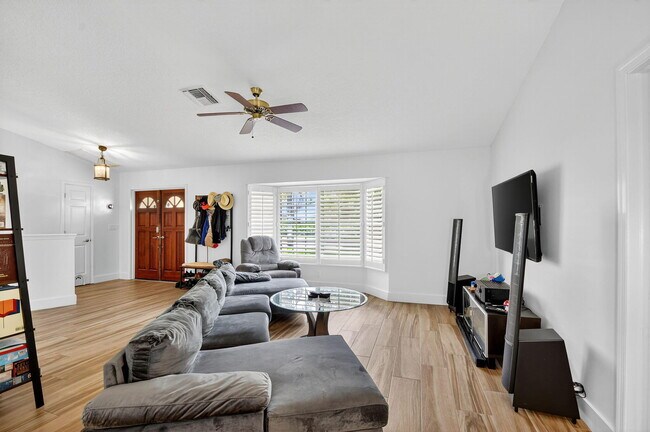 Building Photo - 2700 Yarmouth Dr
