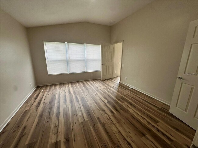 Building Photo - 14757 Wake Robin Dr