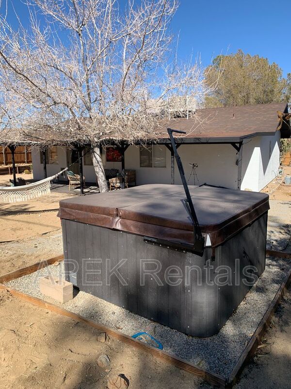 Building Photo - 61493 Desert Air Rd