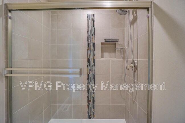 Building Photo - 7104 NE 155th Pl