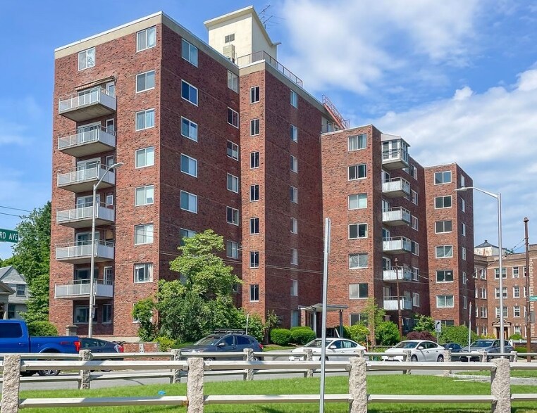 Building Photo - 14 Concord Ave