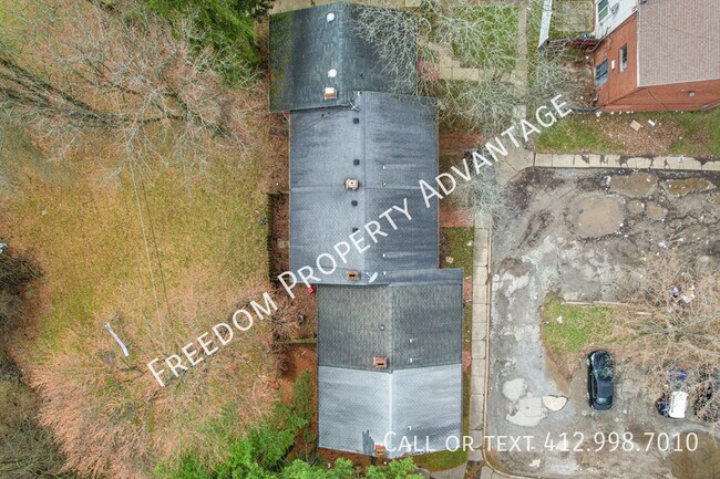 Building Photo - 2540 Park Hill Dr