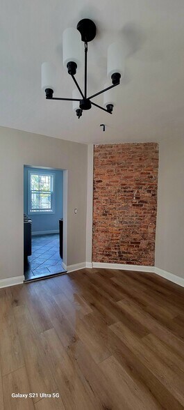 Building Photo - 723 Humboldt St