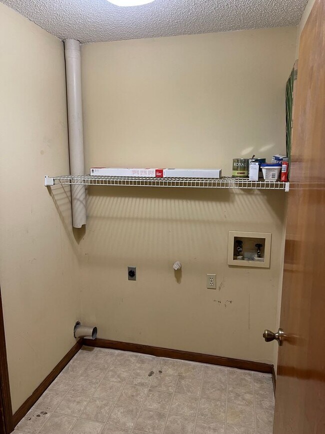 Building Photo - 108 Cambray Cir