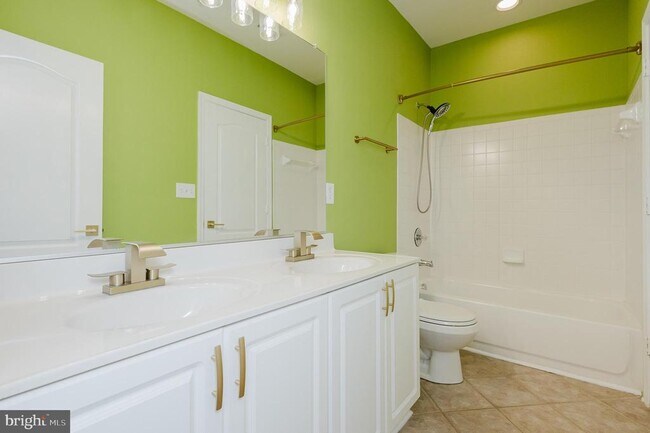 Building Photo - 557 Rhapsody Ct