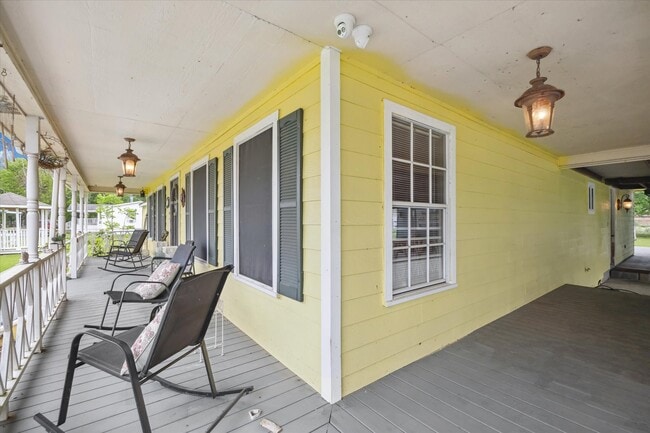 Building Photo - 803 Hennessey Dr