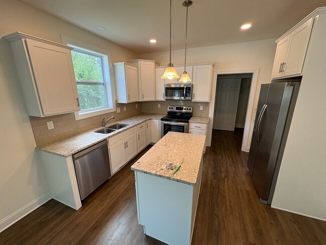 Building Photo - Charming 4 bedroom 3 bath in Ballston Lake #