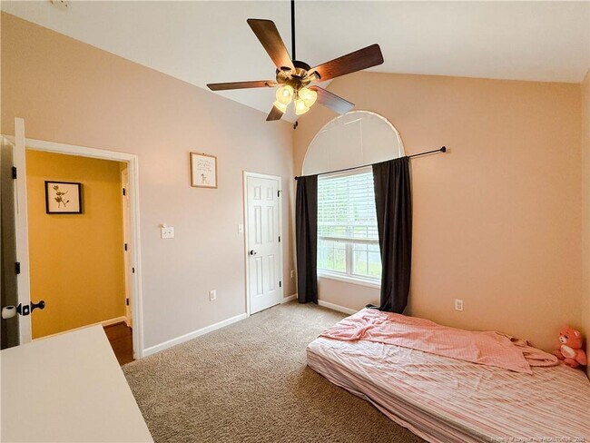 Building Photo - 728 Fairbluff Dr