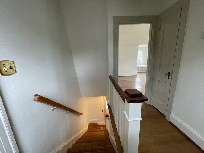 Building Photo - 3417 Plymouth Pl