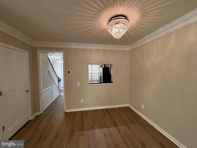 Building Photo - 7020 Falls Reach Dr