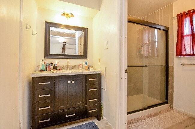 Building Photo - 1506 Wilshire Park Dr