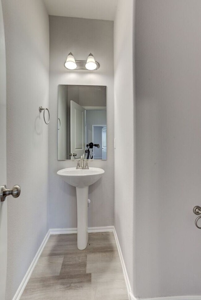 Building Photo - Need More Space? This 4/2.5/2 Has It!