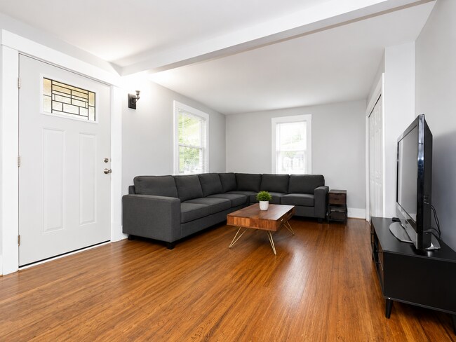 Building Photo - Charming 4BR Bungalow with Finished Basement & Fenced Yard