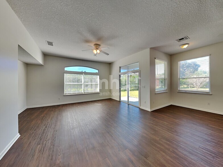 Building Photo - 341 Diana Ct