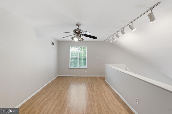 Building Photo - 321B Delancey Pl