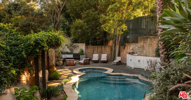 Building Photo - 8978 Wonderland Ave