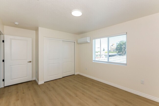 Building Photo - 16001 Live Oak St