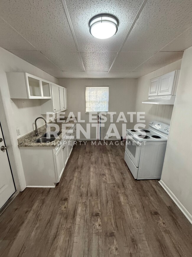 Building Photo - 2 W Tuscaloosa Ave